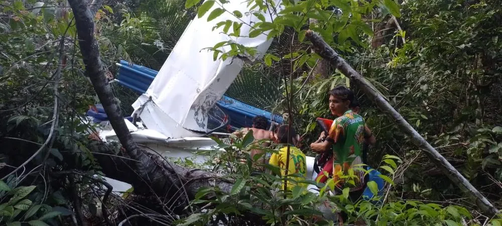 Comunit&aacute;rios ajudaram no resgate ap&oacute;s a queda do avi&atilde;o no Arapiuns