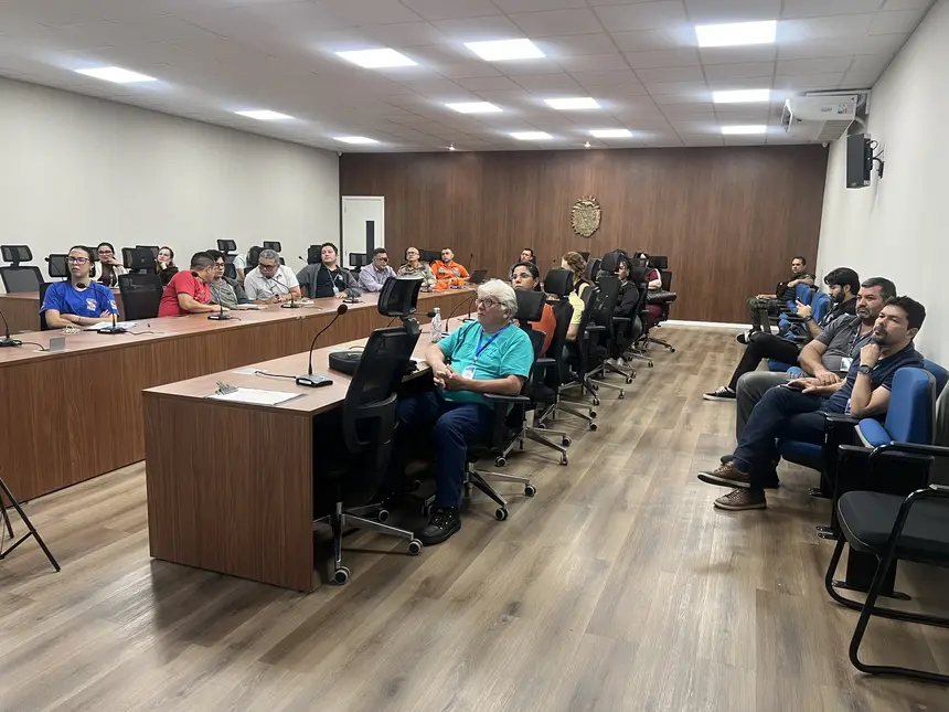 Representantes de &oacute;rg&atilde;os estaduais no encontro promovido pela Semas - foto: Jamile Le&atilde;o/Ascom Semas