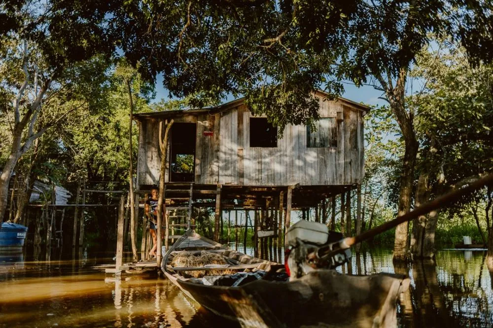 Casa de palafita na regi&atilde;o de v&aacute;rzea - foto: B&aacute;rbara Vale 