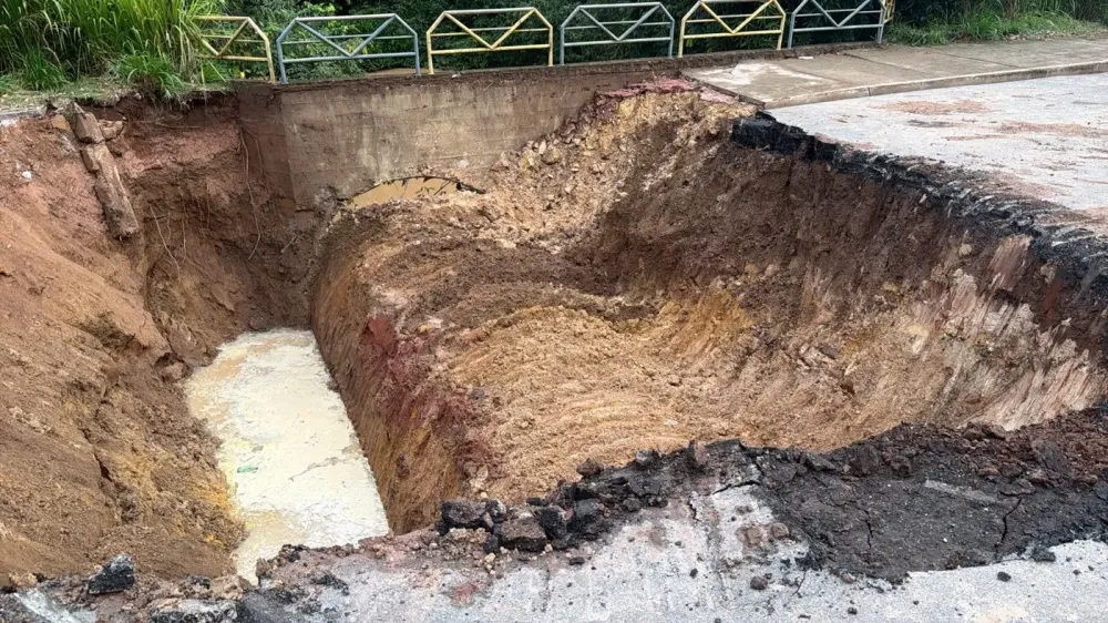 Obra emergencial na Av. Fernando Guilhon envolve reforço estrutural e drenagem profunda 