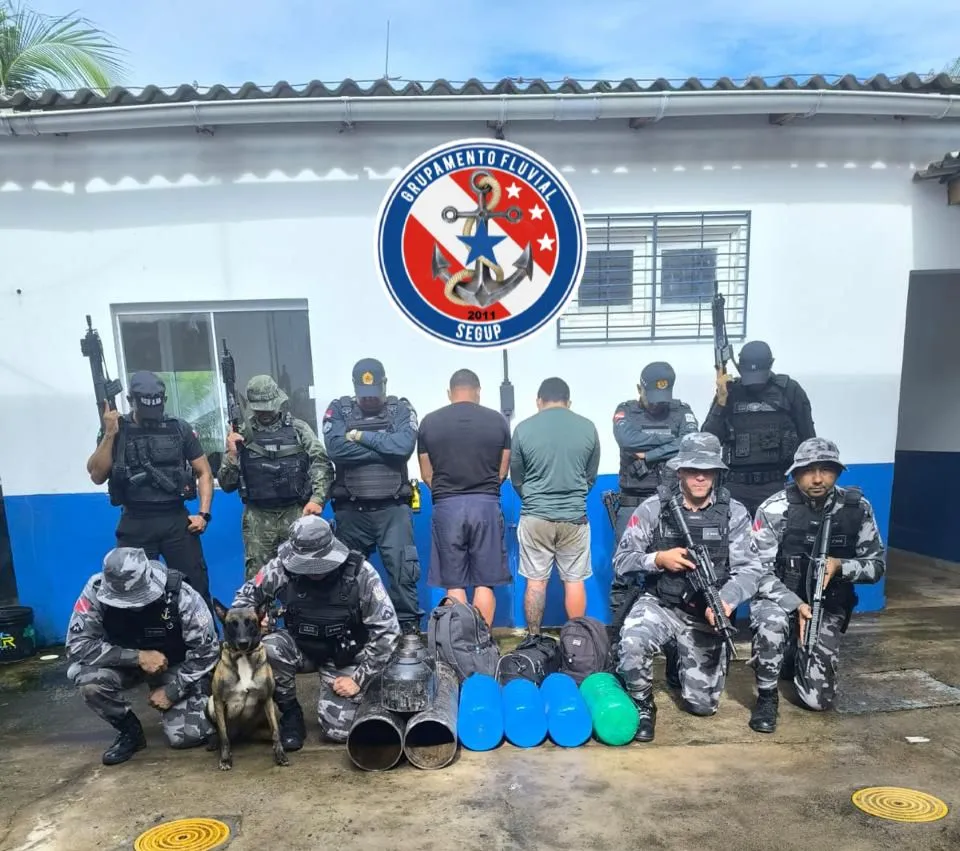 Base Candiru: Agentes de segurança apreendem quase 80 kg de oxi em embarcação com destino a Santarém