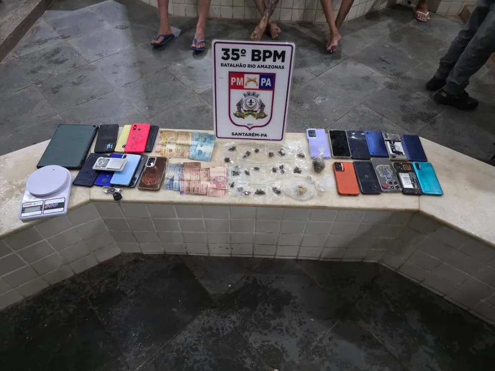 Mulher é presa suspeita de tráfico de drogas no bairro Nova República, em Santarém