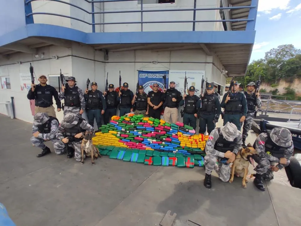 Agentes da Base Candiru apreendem mais de 350 kg de drogas em embarcação que seguia de Manaus para Belém