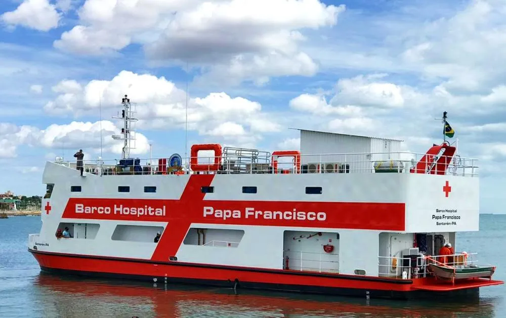 Barco Hospital Papa Francisco realiza missão de saúde no território indígena Sateré-Mawé