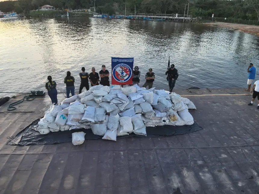Agentes da Base Fluvial Candiru apreendem 10 toneladas de pirarucu em fiscalização a embarcação