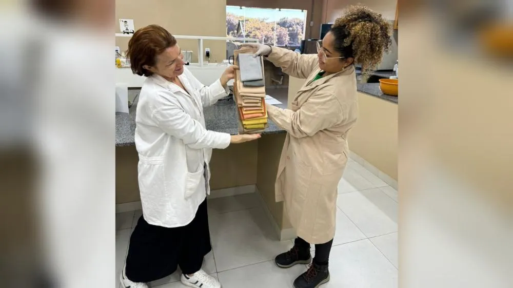 Pesquisa da Ufopa transforma resíduos de andiroba em alternativa sustentável para corantes têxteis
