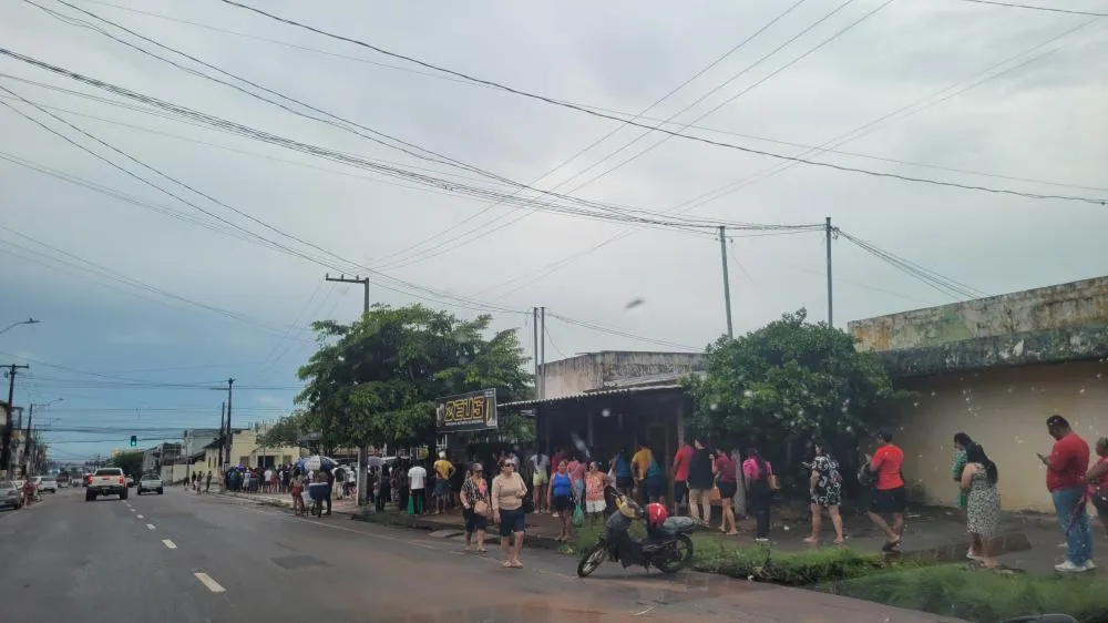 Em Santarém, eleitores enfrentam fila nos últimos dias de regularização eleitoral